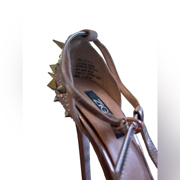 Size 6.5 gold t-strap heels - Picture 5 of 6